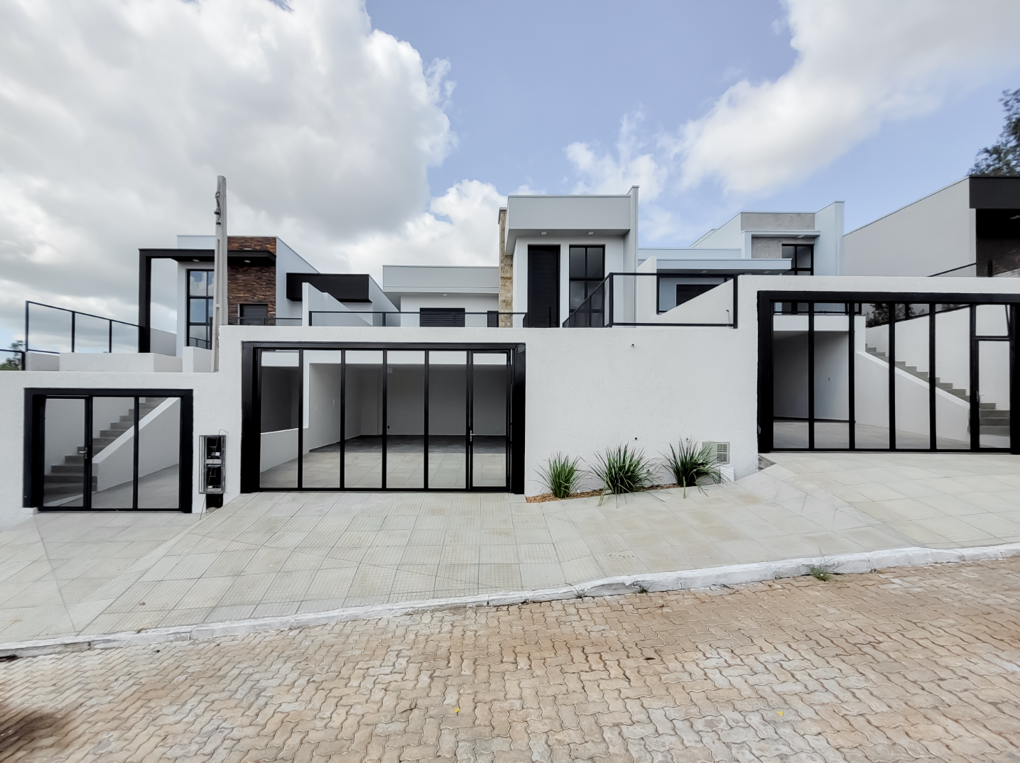 Casa com PISCINA de 03 dormitórios no bairro Firenze em Campo Bom