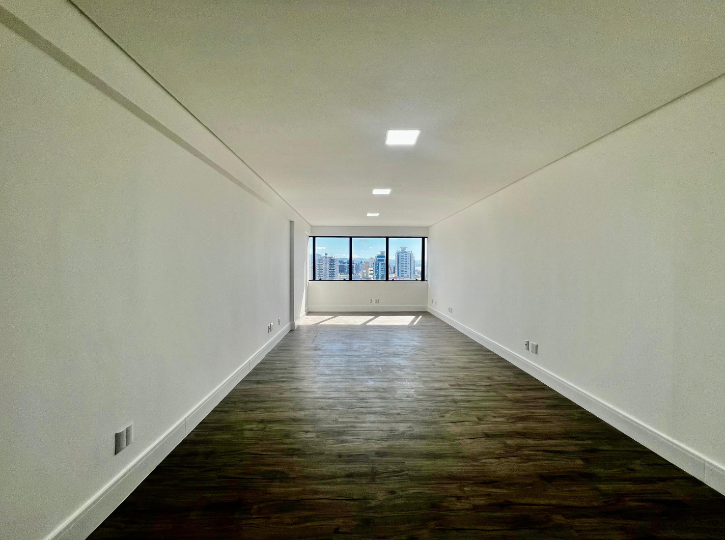 SEJA DONNO DESSA SALA COMERCIAL NO ESTREITO